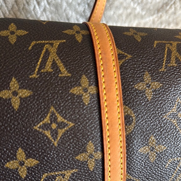 Louis Vuitton Brown Monogram Handbag - Picture 4 of 8